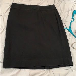 Banana republic size 4 pencil skirt.